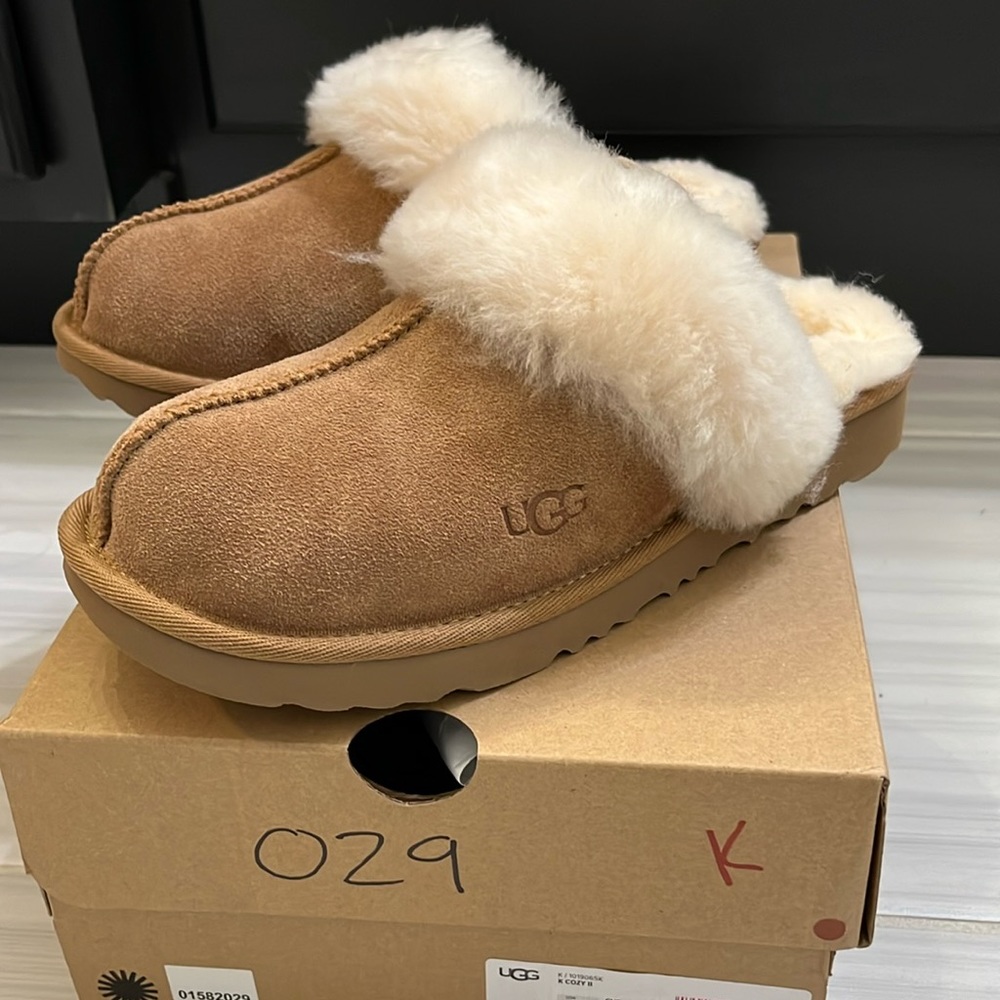UGG Cozy II Chestnut size 5 Youth (6-6.5 women’s)